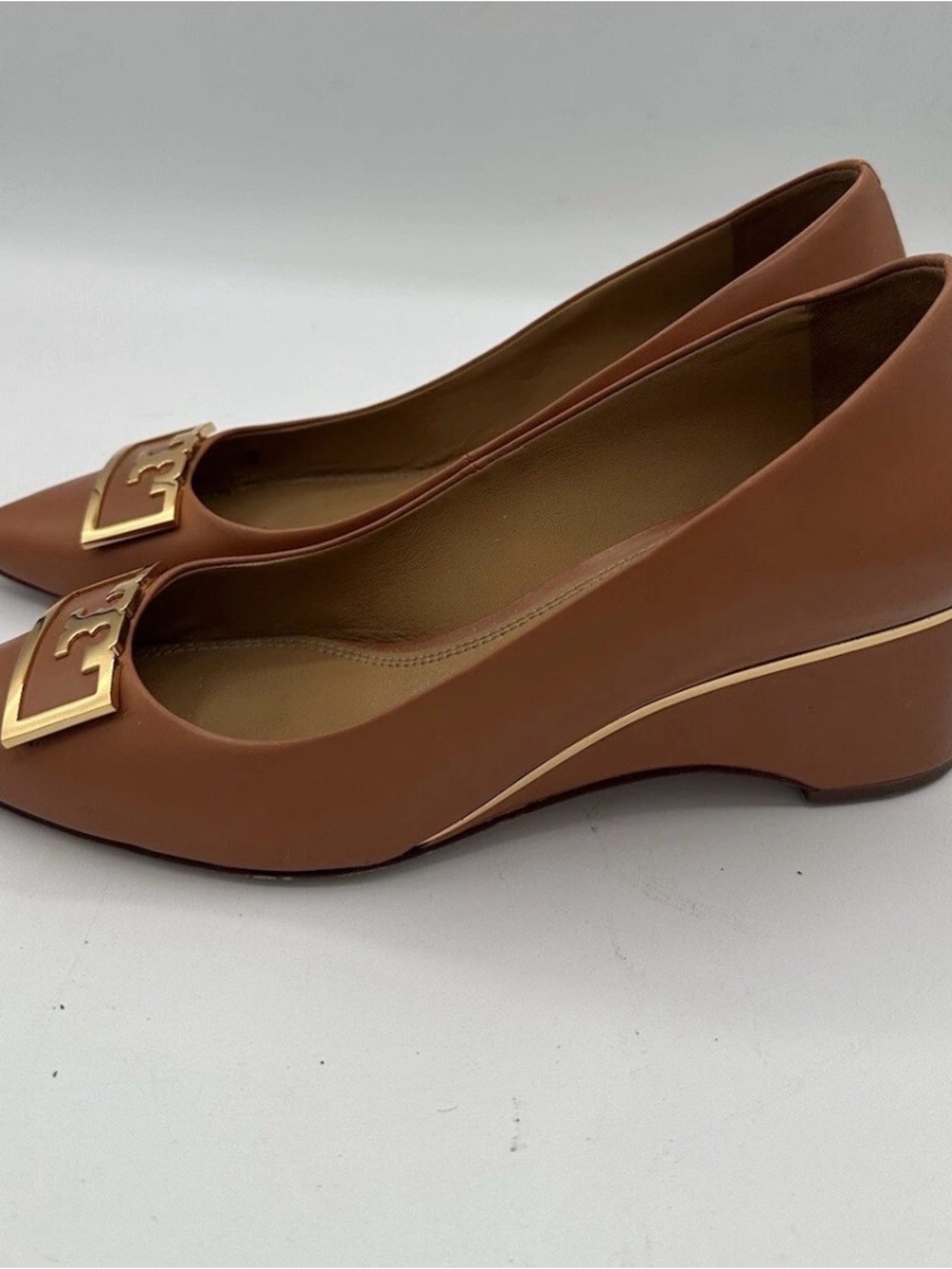 EUC TORY BURCH GIGI MINI WEDGE HEEL! RETAIL $385!!! LOOK AT MY MATCHING FLATS!!! - Picture 3 of 7